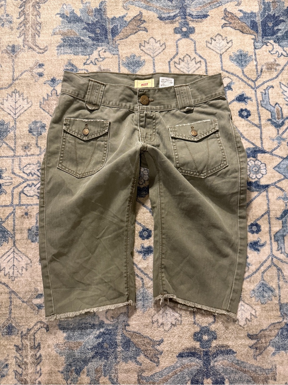 Levi's Olive Green Cargo-Style Capris